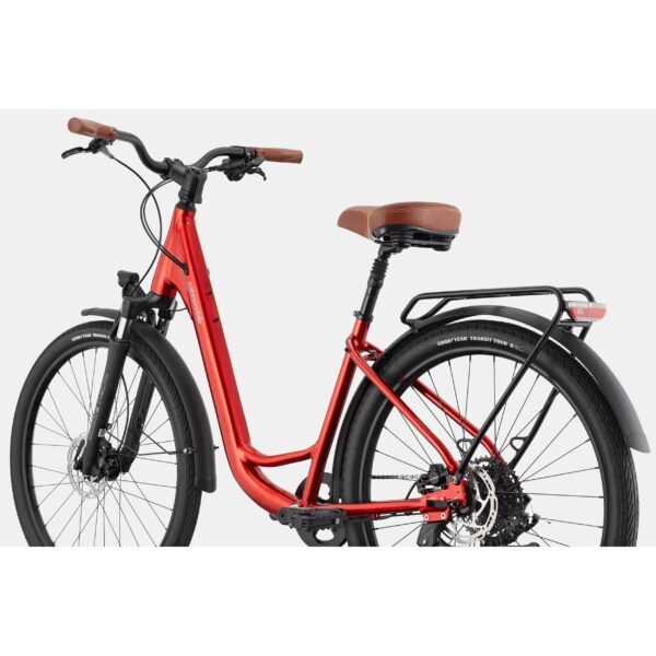 Cannondale Adventure EQ citypyörä takaviistosta kuvattuna