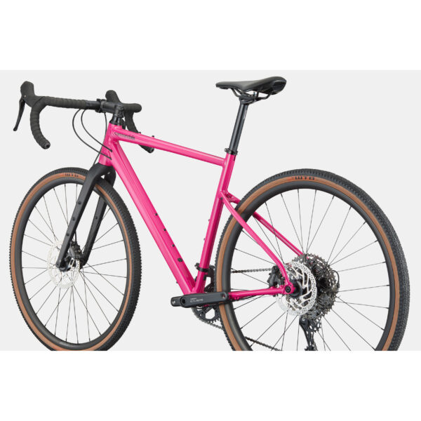Pinkki Cannondale Topstone 2 1X gravel-pyörä takaviistosta