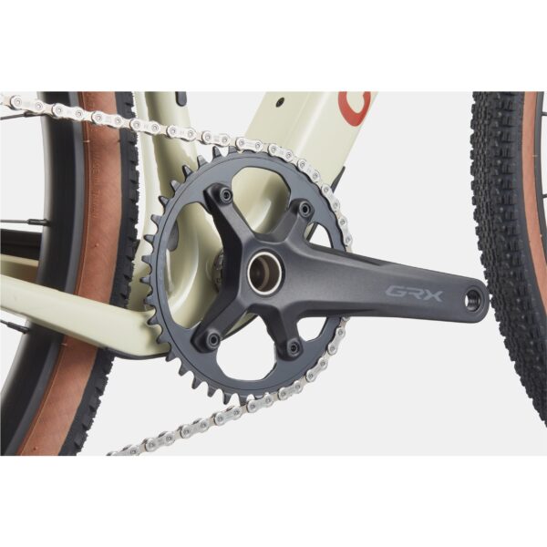 Valkoisen Cannondale Topstone Carbon 3 GRX 1x gravel-pyörän keskiö