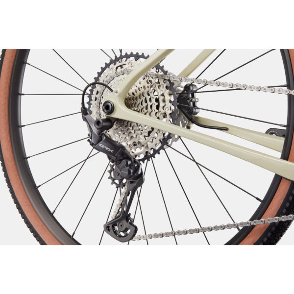 Valkoisen Cannondale Topstone Carbon 3 GRX 1x gravel-pyörän takavaihtaja