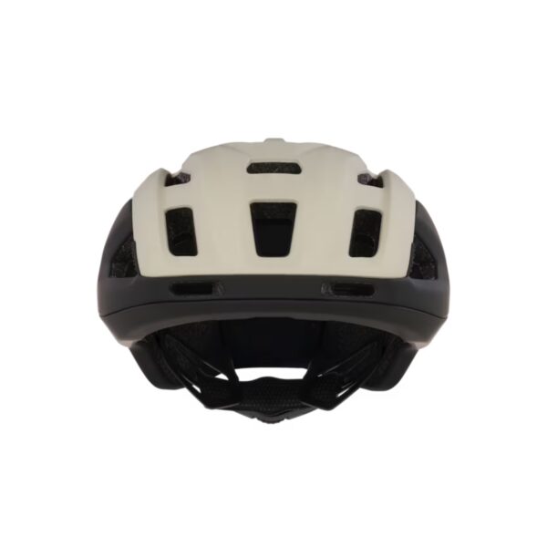 Beige/musta Oakley ARO3 Endurance MIPS pyöräilykypärä edestä kuvattuna