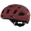 Punainen Oakley ARO3 Endurance MIPS pyöräilykypärä