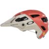 Beige/punainen Oakley DRT5 Maven MIPS pyöräilykypärä sivulta kuvattuna
