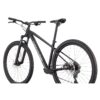 Musta Cannondale Trail 2 maastopyörä takaviistosta kuvattuna