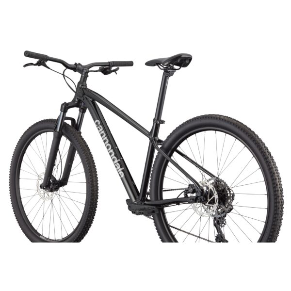 Musta Cannondale Trail 2 maastopyörä takaviistosta kuvattuna