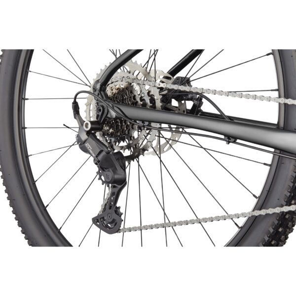 Mustan Cannondale Trail 2 maastopyörän vaihtaja