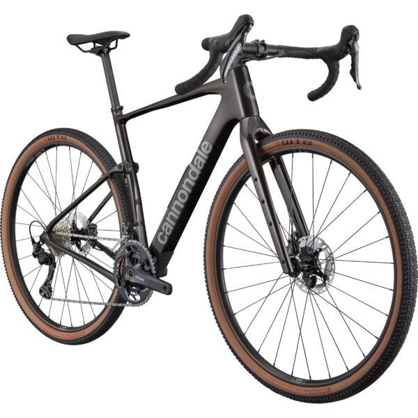 Cannondale Topstone Carbon 2 GRX 2x gravel-pyörä etuviistosta kuvattuna