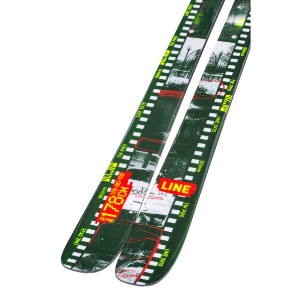 Line Tom Wallisch Pro 2026 parkki/freestyle-suksien kannat