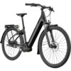 Cannondale Mavaro 4 Low Step-Thru sähköcitypyörä etuviistosta kuvattuna