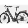 Cannondale Mavaro 4 Low Step-Thru sähköcitypyörä takaviistosta kuvattuna