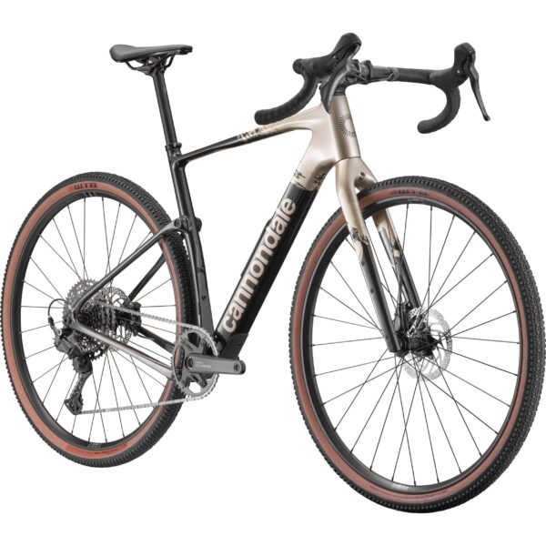 Cannondale Topstone Carbon 4 CUES 1x gravel-pyörä etuviistosta kuvattuna