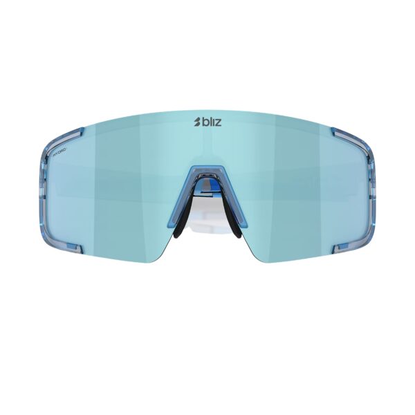 Bliz P003 Transparent Blue Ice Blue urheilulasit edestä kuvattuna sangat kiinni