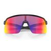 Oakley Sutro Lite Matte Black Prizm Road urheilu/aurinkolasit edestä kuvattuna sangat kiinni