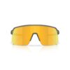 Oakley Sutro Lite Matte Olive Ink Prizm 24K urheilu/aurinkolasit edestä kuvattuna sangat auki