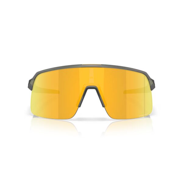 Oakley Sutro Lite Matte Olive Ink Prizm 24K urheilu/aurinkolasit edestä kuvattuna sangat auki