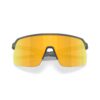 Oakley Sutro Lite Matte Olive Ink Prizm 24K urheilu/aurinkolasit edestä kuvattuna sangat kiinni