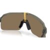 Oakley Sutro Lite Matte Olive Ink Prizm 24K urheilu/aurinkolasit sisältä kuvattuna