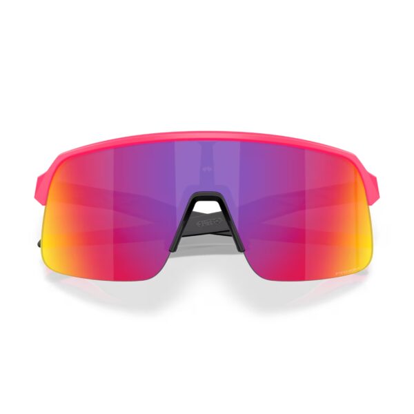 Oakley Sutro Lite S Pink Prizm Road urheilu/aurinkolasit edestä kuvattuna sangat kiinni