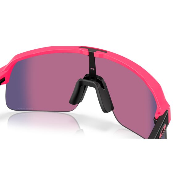 Oakley Sutro Lite S Pink Prizm Road urheilu/aurinkolasit yksityiskohta
