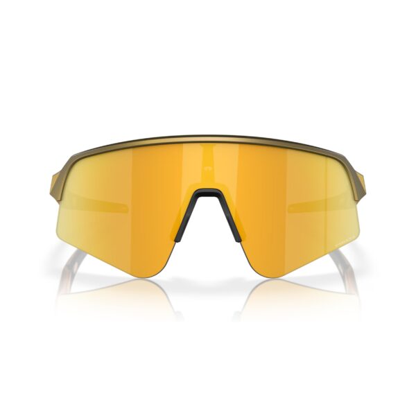 Oakley Sutro Lite Sweep Brass Tax Prizm 24K urheilu/aurinkolasit edestä kuvattuna sangat auki