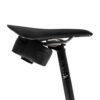 Fizik Saddle Bag satulalaukku satulaan kiinnitettynä