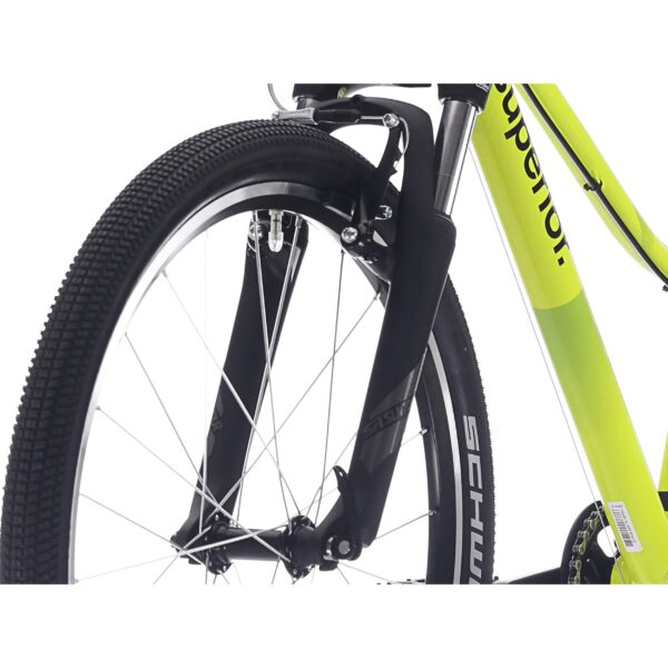Keltaisen Superior Racer 24 lasten maastopyörän ohjaamo etuviistosta eturengas