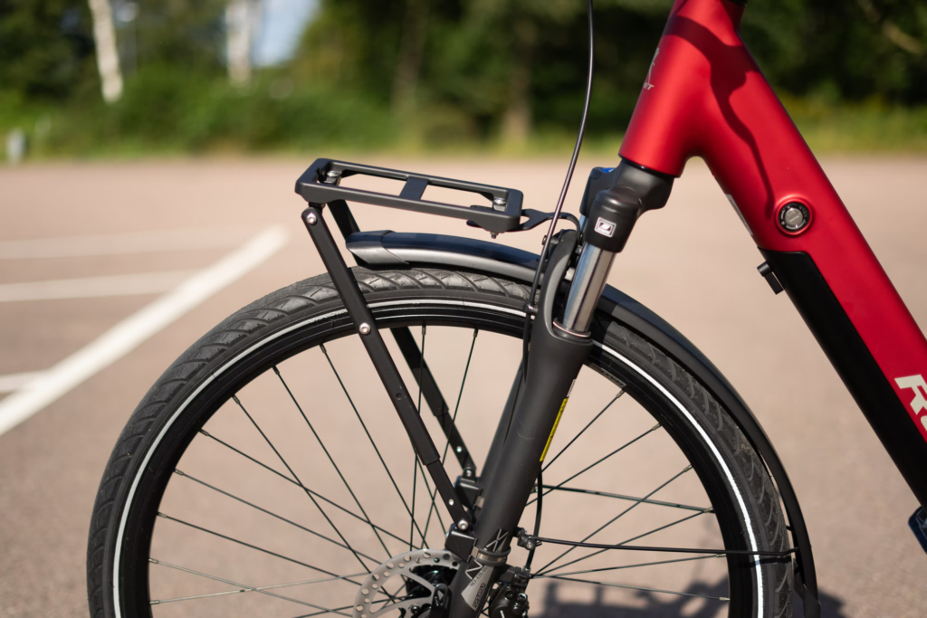 Atran Velo Carrier Hybrid UNI 20"-29" tavarateline pyörään kiinnitettynä