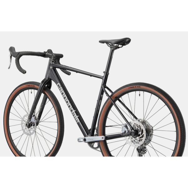Musta Cannondale Topstone CAAD 2 CUES 1x gravel-pyörä takaviistosta kuvattuna